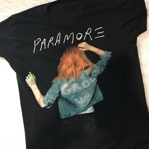 PARAMORE GROW UP BAND TEE